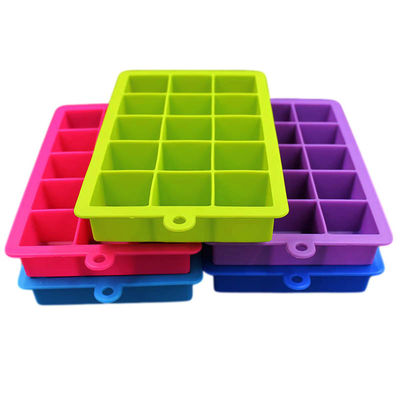 แม่พิมพ์น้ำแข็งซิลิโคนสี่เหลี่ยมไม่เป็นอันตราย Cube Trays 15 Cavities Multicolor นำกลับมาใช้ใหม่ได้